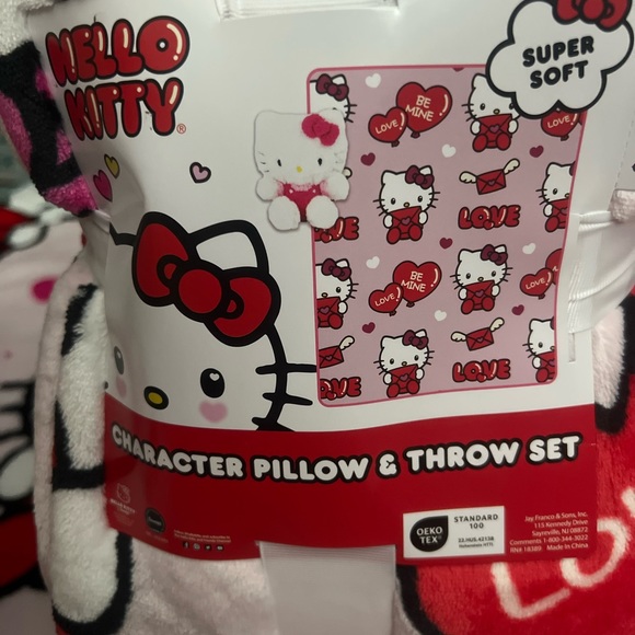 Super cute hello kitty valentines blanket, pillow and singing/dancing doll - Picture 2 of 4
